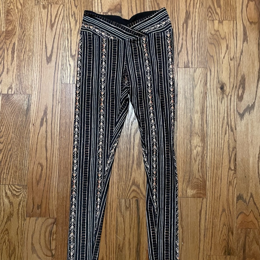 Wolven crossover leggings size small